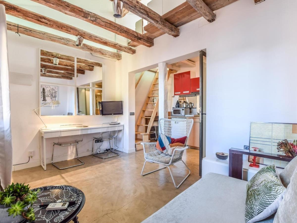 Apartamento En La Plaza De Lavapies Para 4 Personas Madrid Eksteriør billede