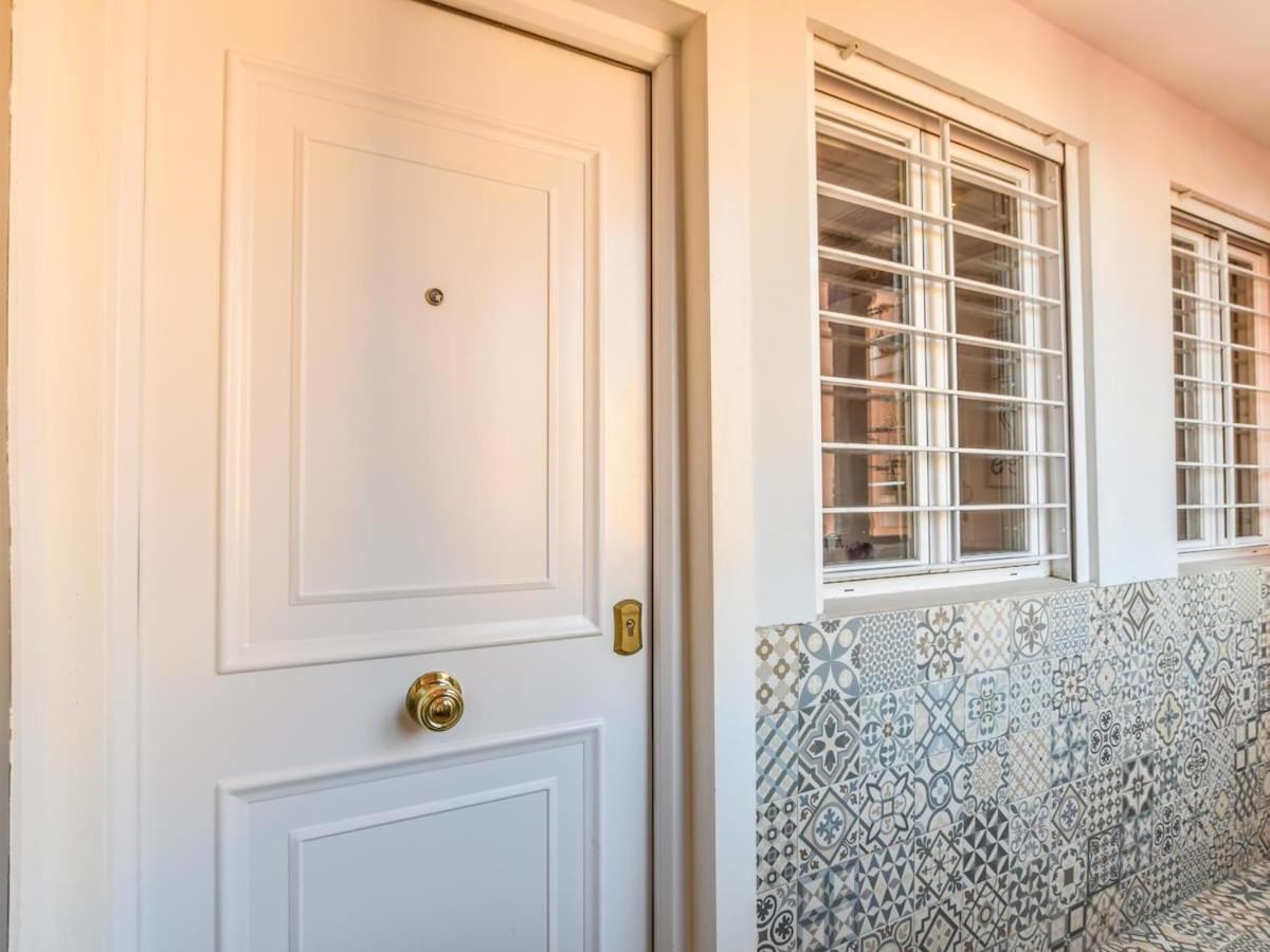 Apartamento En La Plaza De Lavapies Para 4 Personas Madrid Eksteriør billede