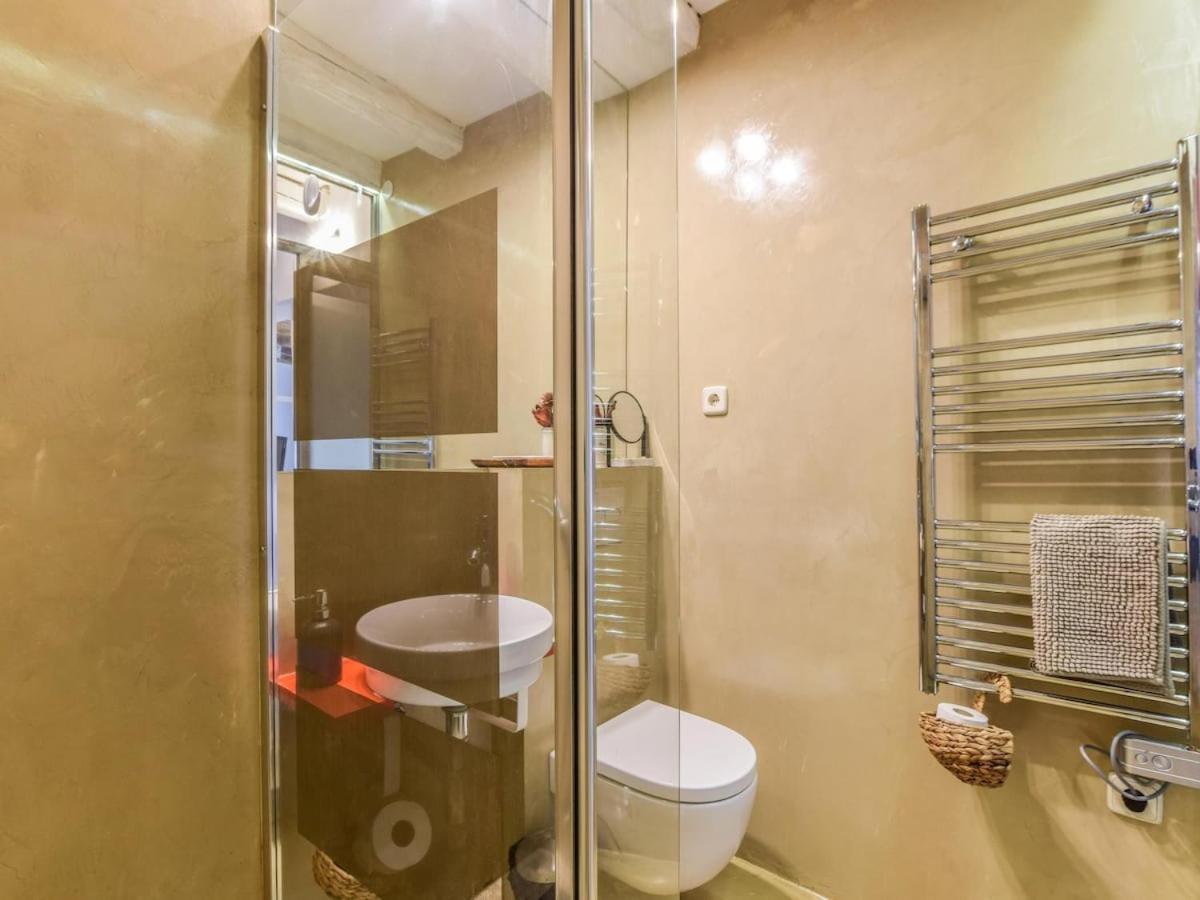 Apartamento En La Plaza De Lavapies Para 4 Personas Madrid Eksteriør billede