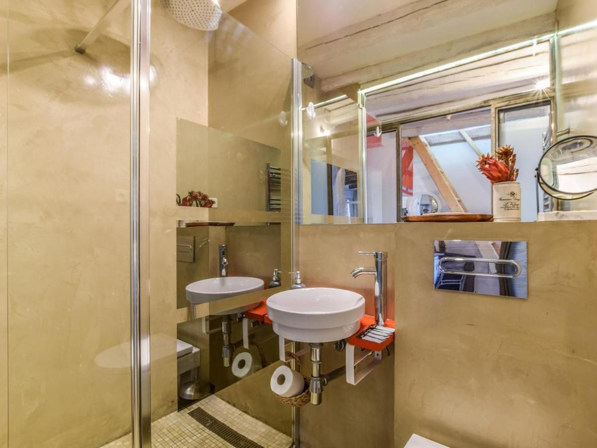 Apartamento En La Plaza De Lavapies Para 4 Personas Madrid Eksteriør billede